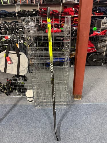 Senior Warrior Alpha LX2 Team Right Handed Hockey Stick W88 95 Flex (New) 2 pack