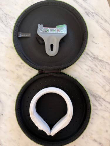 Q-Collar Size Small 11-12 Black/White NEW Never Worn w/ Case & Measuring Tool
