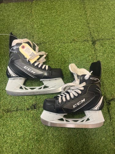Junior CCM Tacks 9040 Hockey Skates Regular Width Size 3 (Used)