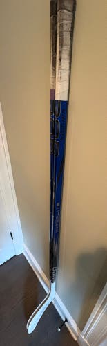 Senior Bauer Vapor Hyperlite 2. (2pack) Right Handed Hockey Stick 70 Flex Pro Stock (Used)