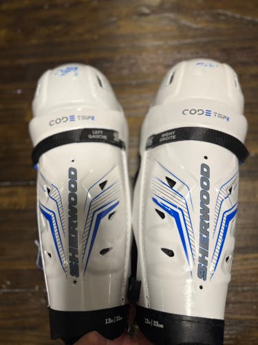 Intermediate Sher-Wood Code TMP2 13" Shin Pads (Used)