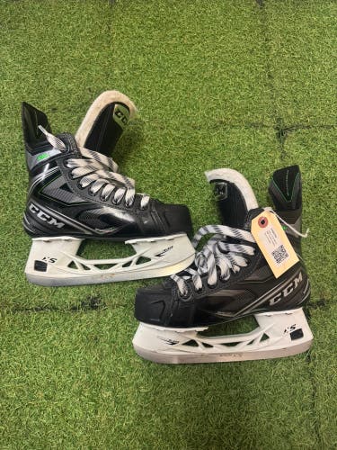 Junior CCM Ribcor 88K Hockey Skates Size 3 (Used)