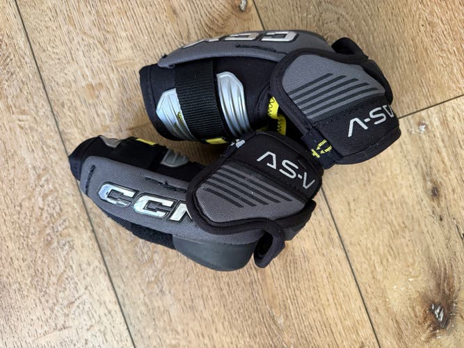 Junior Small CCM Tacks AS-V Elbow Pads (Used)