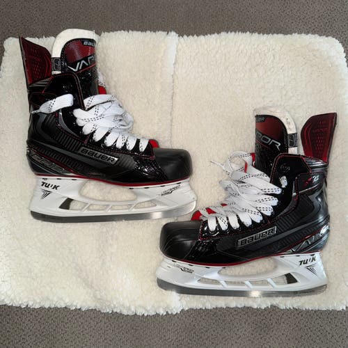 Black 2019 Bauer Vapor X2.7 Hockey Skates Regular Width 8.5 Extremely Good Condition!