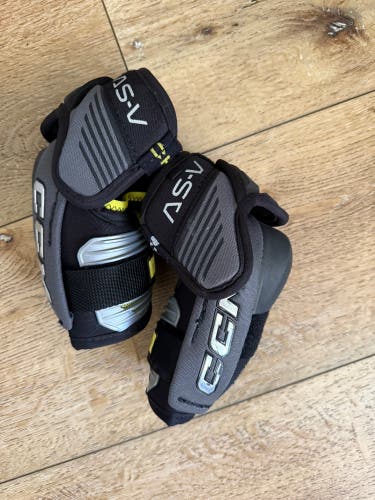 Junior Small CCM Tacks AS-V Elbow Pads (Used)