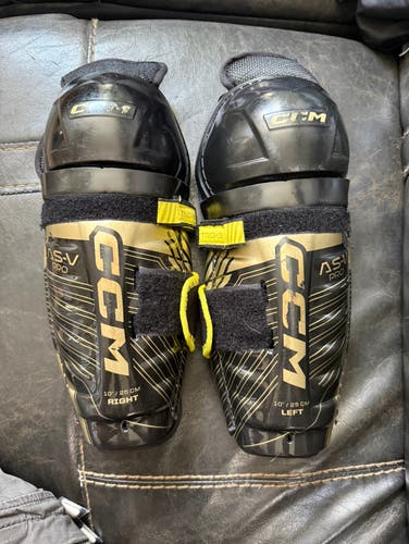 Junior CCM Tacks AS-V Pro 10" Shin Pads (Used)