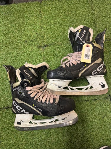 Senior CCM AS-V Hockey Skates 7 (Used)