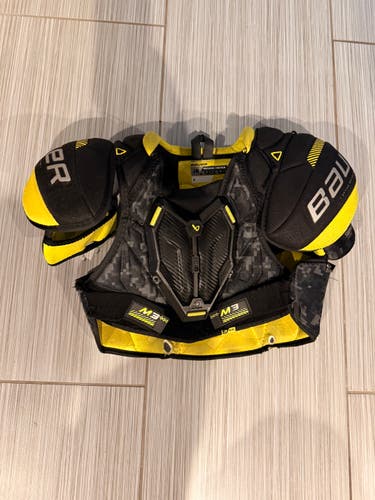 Men's Junior Large Bauer Supreme M3 Shoulder Pads (Used)