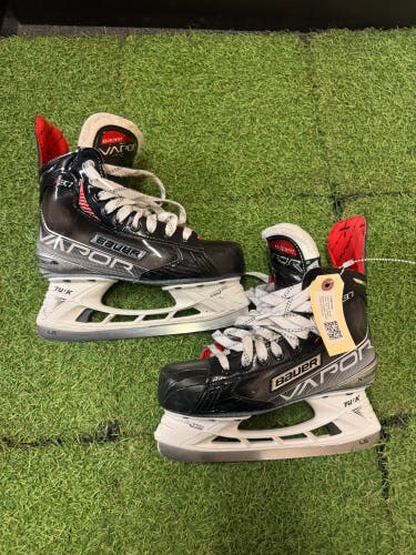 Intermediate Bauer Vapor X3.7 Hockey Skates Regular Width Size 4.5 (Used)