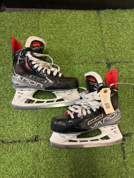 Intermediate Bauer Vapor X3.7 Hockey Skates Regular Width Size 4.5 (Used)