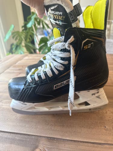 Black/Yellow Bauer Supreme Hockey Skates Regular Width 6 (Used)