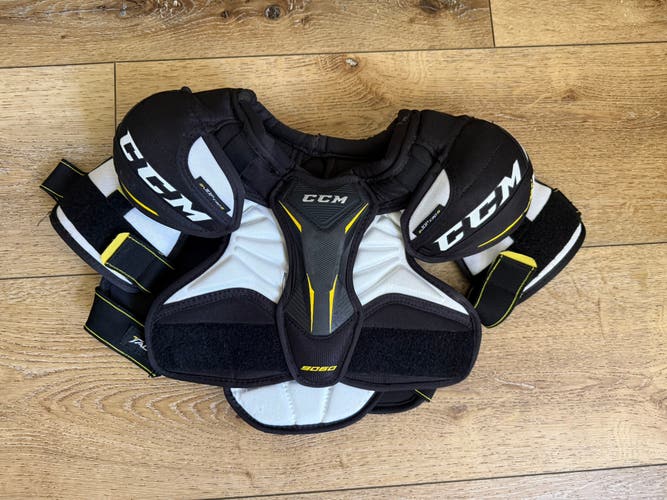 Small Junior CCM Tacks 9080 Shoulder Pads (Used)