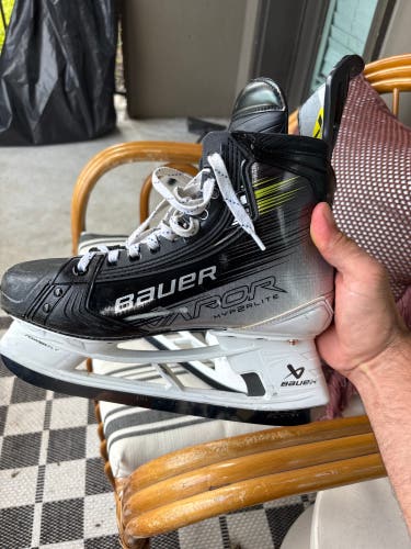 2023 Bauer Vapor Hyperlite 2 Hockey Skates Regular Width 8 (Used)
