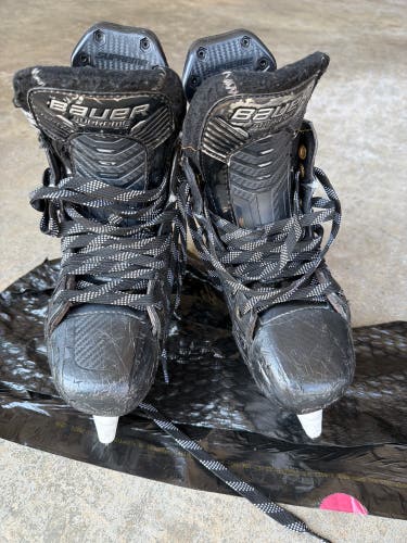 Black 2022 Bauer Supreme Mach Hockey Skates Size 4 (Used)