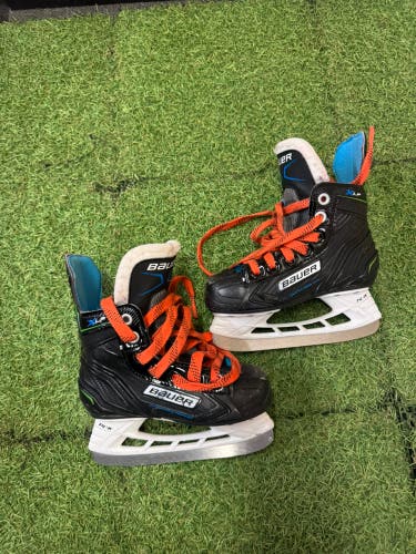 Youth Bauer XLP Hockey Skates Regular Width 10 (Used)