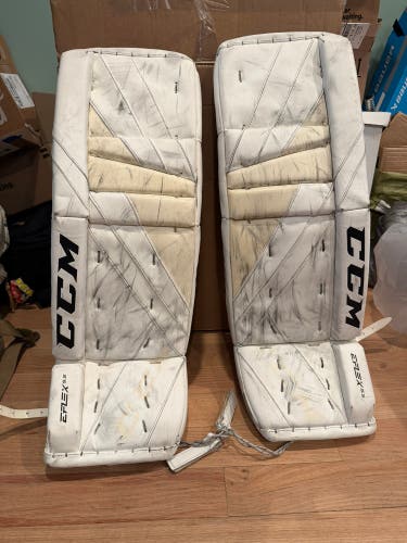 30" CCM Extreme Flex 5.5 Goalie Leg Pads (Used)