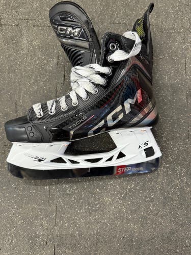 CCM Tacks XF Pro Hockey Skates Regular Width 7 (New)