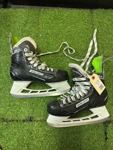 Intermediate Bauer XLS Hockey Skates Regular Width Size 4 (Used)