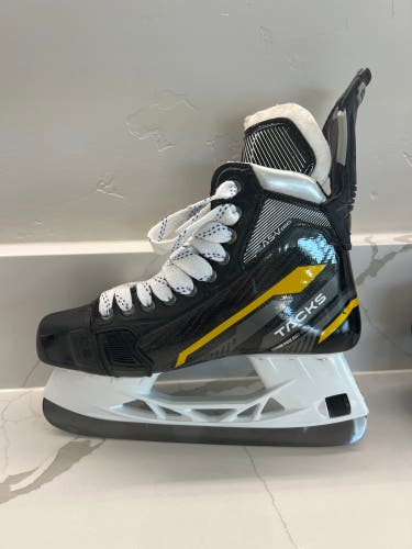 Black 2022 CCM AS-V Pro Hockey Skates Regular Width 7.5 (New)