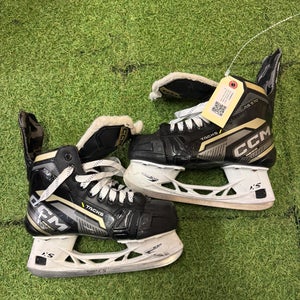 Intermediate CCM Tacks AS-570 Hockey Skates Size 4 | CCM Wide Fit (Used)
