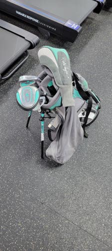 Used Walter Hagen JR GIRLS 3 PIECE AND BAG Jr Package Set RH Green 4 Piece 11497-C000159989