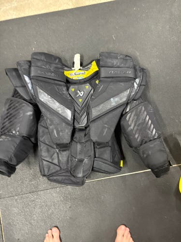 Medium 2024 Bauer Shadow Goalie Chest Protector (Used)