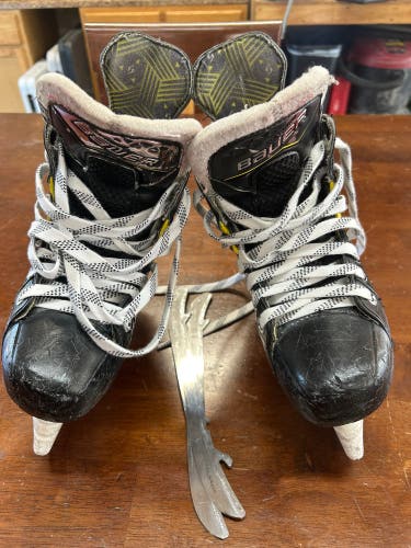 2024 Bauer Supreme M40 Hockey Skates Extra Wide Width Size 3 (Used)