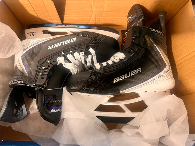 2025 Bauer Vapor Flylite Hockey Skates Regular Width (New) with ti blades