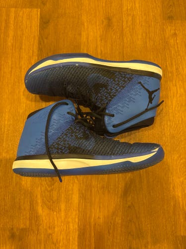 Men's Size M 11.0 (W 12.0) Jordan Shoes (Used)