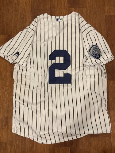 White Medium/Large Men's Majestic Jersey (Used)