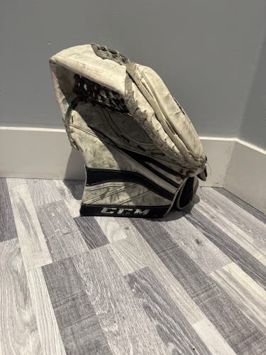 CCM P2.9 Regular Glove (Used)
