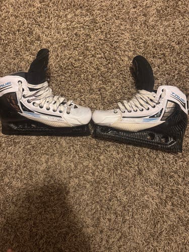 True One Piece Hockey Goalie Skates Regular Width Pro Stock 10.5 (Used)