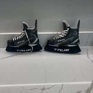 Black/Yellow CCM Tacks Classic Pro Hockey Skates Regular Width 8.5 (Used)
