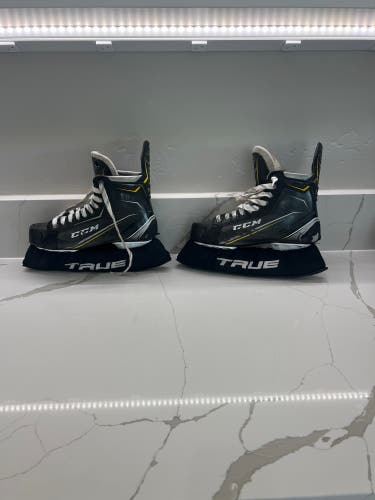 Black/Yellow CCM Tacks Classic Pro Hockey Skates Regular Width 8.5 (Used)