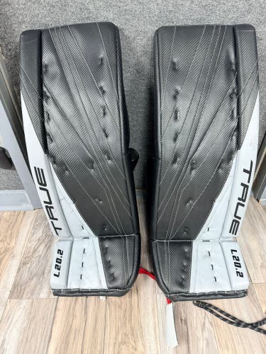 33" True L20.2 Goalie Leg Pads (Used)