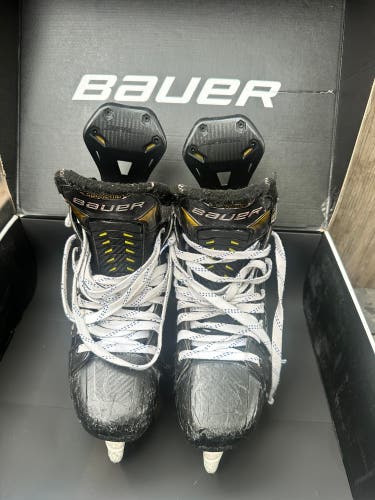 Black 2020 Bauer Supreme Ultrasonic Hockey Skates Regular Width 6.5 (Used) Fit 2 w/runners