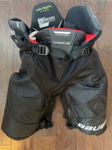 Bauer Vapor Hyperlite Senior Medium Hockey Pants – Black – Excellent Like New Condition