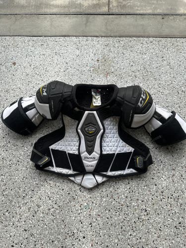Men's Large Senior CCM Tacks Shoulder Pads (Used)