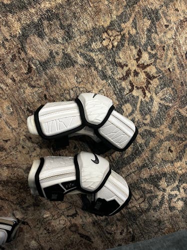 Medium Adult Nike Vapor Elite Arm Pads (Used)