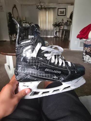 Black Bauer Supreme Mach Hockey Skates 6 (Used)