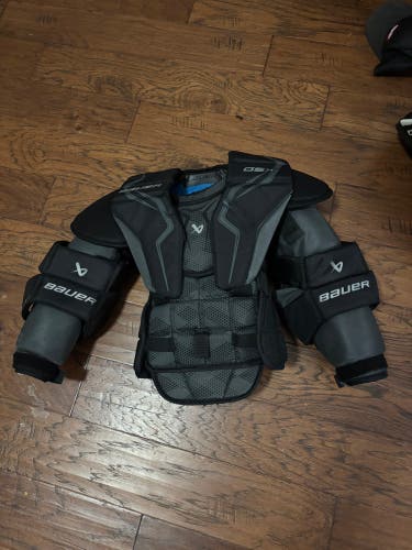 Small Bauer GSX Goalie Chest Protector (Used)