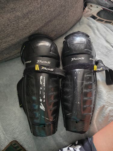 Black CCM Tacks 9550 Hockey Skates 11 (Used)
