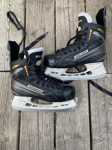 Bauer Supreme 150 Hockey Skates Size 3.5 (Used)