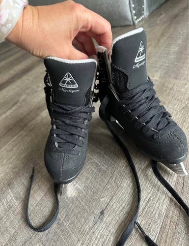 Jackson Ultima Mystique Figure Skates Junior 9 (Used)