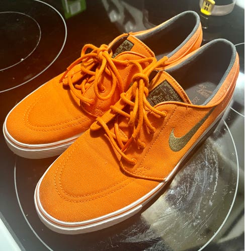 Orange Men's Adult Size M 10.5 (W 11.5) Nike (Used)
