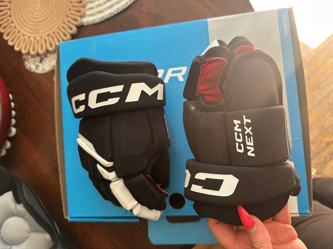 CCM Gloves 11" (Used)