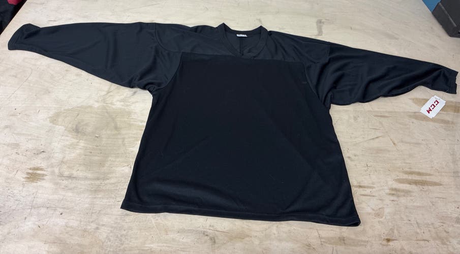 CCM Practice 10200 ADULT SMALL SENIOR
BLACK NWT polyester jersey