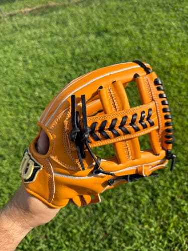 Wilson Staff Teddy D5 Orange w/ Black Lacing RH Infield Baseball Glove 11.5" (New)