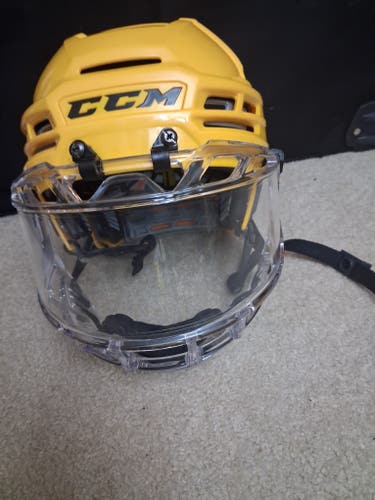 Medium CCM Tacks 910 Helmet (New)