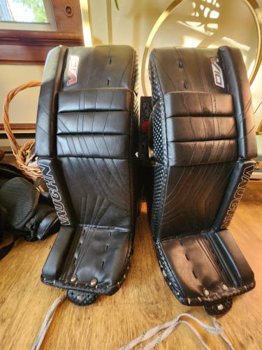 26" 2023 Vaughn V10 Goalie Leg Pads (Used)